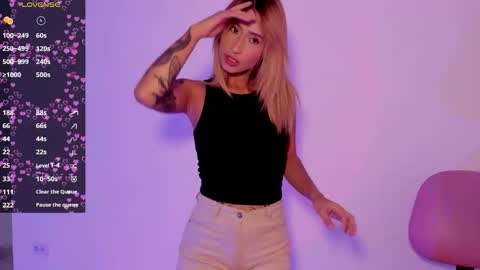 Snapshot of ashleyroys_111 chatting on 10-23-25, 03:33 dahiana online show from 10-23-25, 03:33