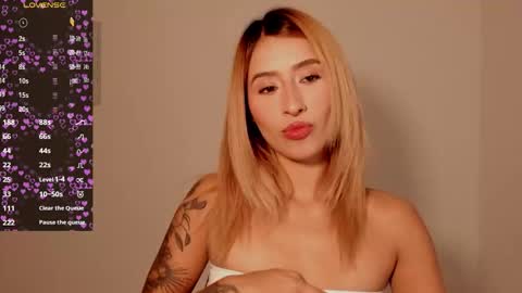 Snapshot of ashleyroys_111 chatting on 10-28-25, 11:58 dahiana online show from 10-28-25, 11:58