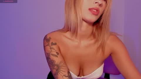 Snapshot of ashleyroys_111 chatting on 11-08-25, 03:23 dahiana online show from 11-08-25, 03:23