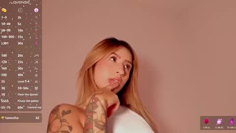 Snapshot of ashleyroys_111 chatting on 11-11-25, 03:45 dahiana online show from 11-11-25, 03:45