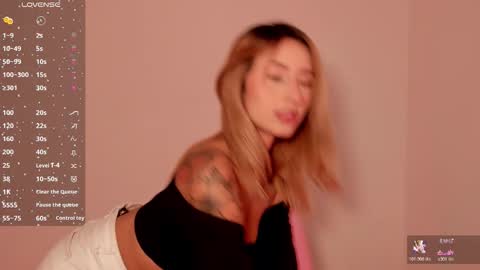 Snapshot of ashleyroys_111 chatting on 11-13-25, 03:11 dahiana online show from 11-13-25, 03:11