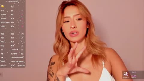 Snapshot of ashleyroys_111 chatting on 11-25-25, 05:57 dahiana online show from 11-25-25, 05:57