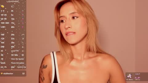 Snapshot of ashleyroys_111 chatting on 11-28-25, 05:59 dahiana online show from 11-28-25, 05:59