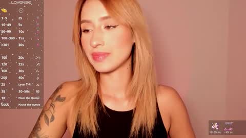 Snapshot of ashleyroys_111 chatting on 12-16-25, 06:24 dahiana online show from 12-16-25, 06:24