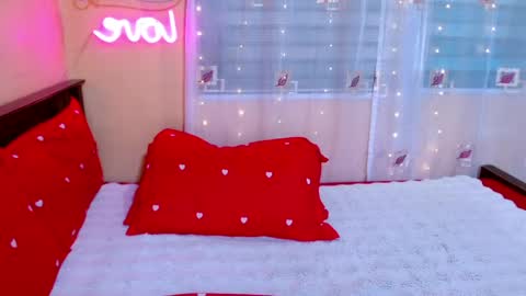 Snapshot of ashleyxxxversahuge chatting on 05-18-26, 10:37 AshleyNicole online show from 05-18-26, 10:37