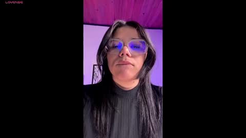 Snapshot of ashleyy18__ chatting on 05-19-26, 06:47 Ashleyy18 online show from 05-19-26, 06:47