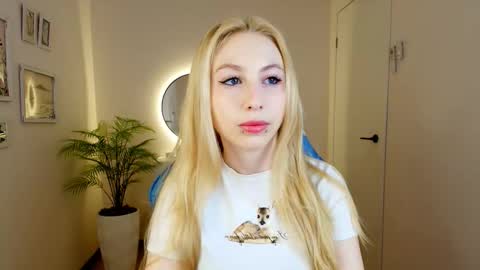 Snapshot of ashlinks chatting on 02-19-26, 08:32 Victoria online show from 02-19-26, 08:32