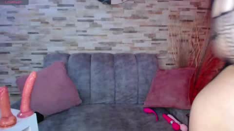 Snapshot of ashlye_hill chatting on 09-23-25, 03:53 Ashlye online show from 09-23-25, 03:53