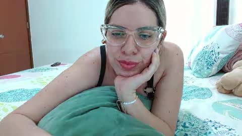 Snapshot of ashlymoon chatting on 12-12-24, 05:15 AshlyMoon online show from 12-12-24, 05:15