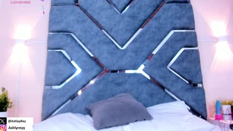 Ashly  online show from 12-20-24, 10:22