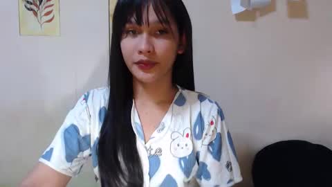 Snapshot of asian_glamm chatting on 11-17-25, 11:43 ANITA online show from 11-17-25, 11:43