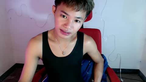 Snapshot of asian_lover05 chatting on 06-18-26, 05:17 asian_lover05 online show from 06-18-26, 05:17