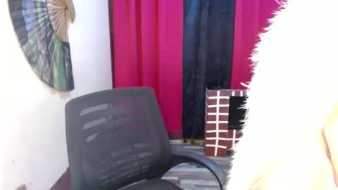 Snapshot of asian_petit19 chatting on 01-27-25, 03:15 Lovely online show from 01-27-25, 03:15