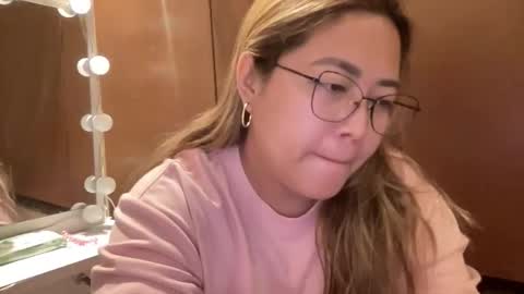 Snapshot of asianbunny10 chatting on 05-20-26, 03:29 Curvy online show from 05-20-26, 03:29