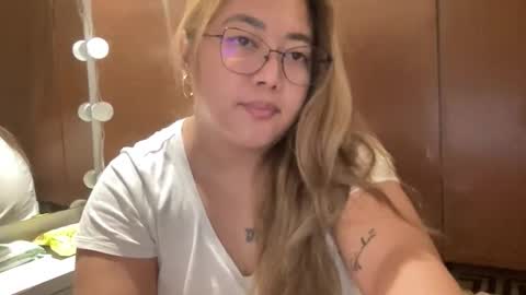 Snapshot of asianbunny10 chatting on 06-04-26, 03:07 Curvy online show from 06-04-26, 03:07