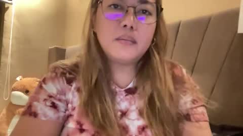 Snapshot of asianbunny10 chatting on 06-06-26, 12:21 Curvy online show from 06-06-26, 12:21