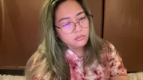 Snapshot of asianbunny10 chatting on 06-19-26, 03:05 Curvy online show from 06-19-26, 03:05