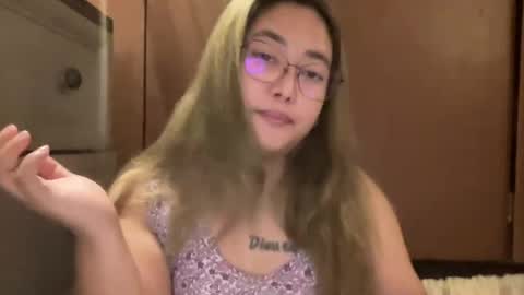 Snapshot of asianbunny10 chatting on 06-28-26, 02:12 Curvy online show from 06-28-26, 02:12
