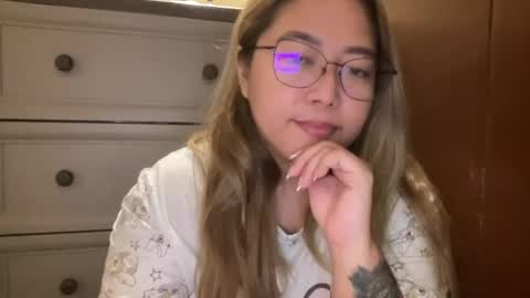 Snapshot of asianbunny10 chatting on 07-19-26, 03:05 Curvy online show from 07-19-26, 03:05