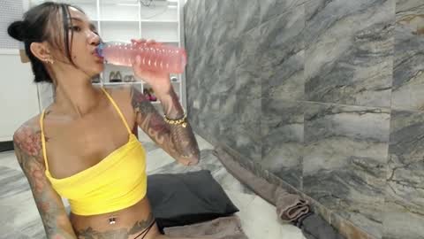 Snapshot of asianqueen93 chatting on 12-02-24, 02:08 Jeje special online show from 12-02-24, 02:08