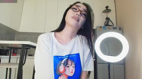 Snapshot of asianrd chatting on 06-03-26, 03:28 Min-Ah online show from 06-03-26, 03:28