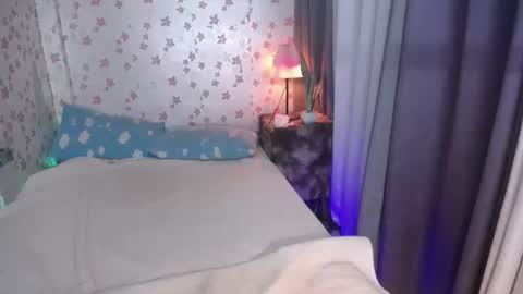 Snapshot of asiansmokeyxx chatting on 12-15-25, 12:20 prince online show from 12-15-25, 12:20