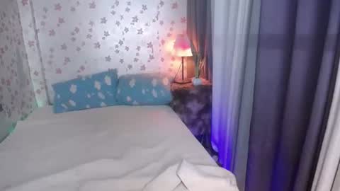 Snapshot of asiansmokeyxx chatting on 12-17-25, 03:29 prince online show from 12-17-25, 03:29