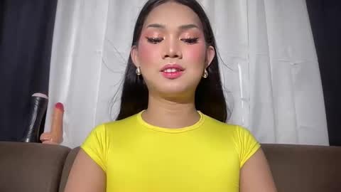Snapshot of asiansweet_lily chatting on 06-06-26, 10:47 Lily online show from 06-06-26, 10:47