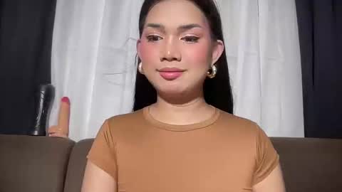 Snapshot of asiansweet_lily chatting on 06-08-26, 01:28 Lily online show from 06-08-26, 01:28