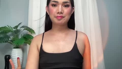 Snapshot of asiansweet_lily chatting on 06-26-26, 10:52 Lily online show from 06-26-26, 10:52