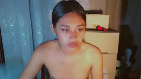 Snapshot of asiantreasures chatting on 06-11-26, 08:23 kisses online show from 06-11-26, 08:23
