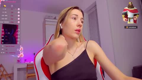 Caroline online show from 09-26-25, 04:00