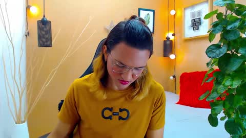 Snapshot of aslyhernandez chatting on 09-19-25, 12:06 ASLY online show from 09-19-25, 12:06