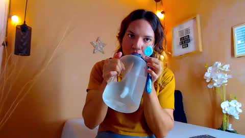 Snapshot of aslyhernandez chatting on 09-22-25, 12:40 ASLY online show from 09-22-25, 12:40