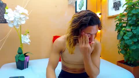 Snapshot of aslyhernandez chatting on 10-18-25, 01:12 ASLY online show from 10-18-25, 01:12