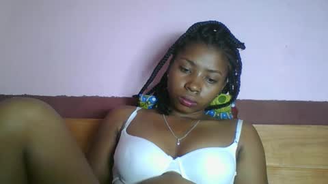 asmiraa online show from 04-18-26, 07:07