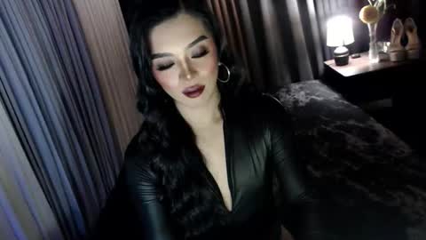 Margaux Miller online show from 10-20-25, 05:24