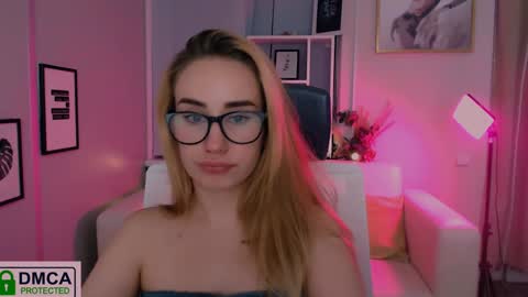 Snapshot of asol_muah chatting on 12-25-24, 03:18 Asol online show from 12-25-24, 03:18