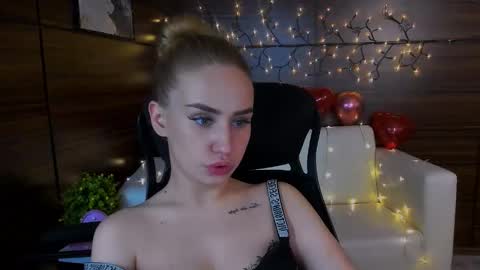 Snapshot of asol_muah chatting on 03-04-25, 01:12 Asol online show from 03-04-25, 01:12