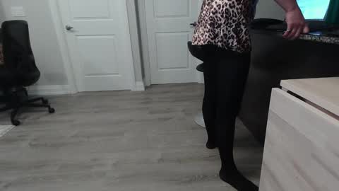 Snapshot of assloveman25 chatting on 12-17-24, 07:26 Linda online show from 12-17-24, 07:26