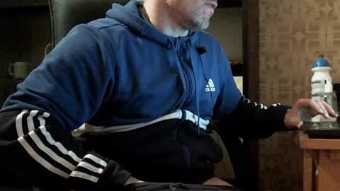 Snapshot of asterion51 chatting on 12-18-25, 05:30 asterion51 online show from 12-18-25, 05:30