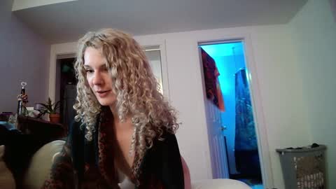 AstoriaLove online show from 01-15-25, 05:40