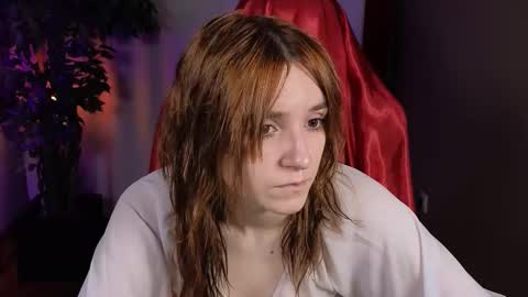 Snapshot of astra_lis chatting on 10-12-25, 02:16 Astra online show from 10-12-25, 02:16