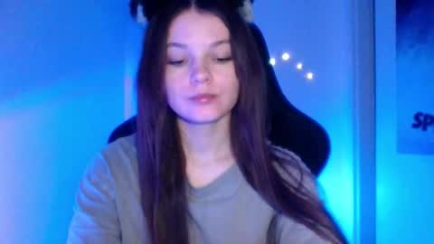 Snapshot of astradream_ chatting on 12-19-25, 10:28 astradream_ online show from 12-19-25, 10:28