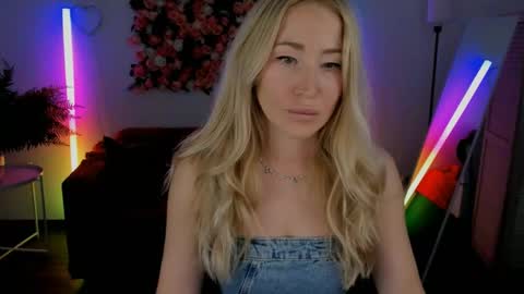 astramonroe online show from 05-18-26, 10:21