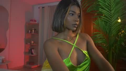 Snapshot of astrea_1 chatting on 12-02-25, 10:05 Astrea online show from 12-02-25, 10:05