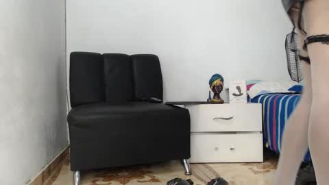 Snapshot of astrid__v chatting on 11-25-25, 06:30 Astrid online show from 11-25-25, 06:30