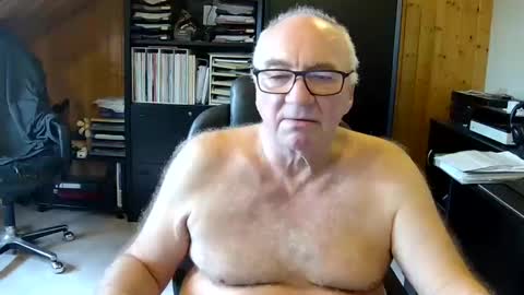 Snapshot of asusandy chatting on 01-04-25, 11:00 asusandy online show from 01-04-25, 11:00