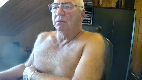 Snapshot of asusandy chatting on 09-15-25, 08:14 asusandy online show from 09-15-25, 08:14