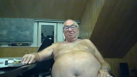 Snapshot of asusandy chatting on 09-20-25, 12:33 asusandy online show from 09-20-25, 12:33